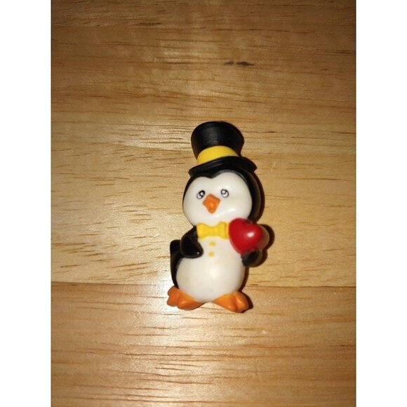 Vintage Russ Valentine Day tuxedo penguin pin - Picture 1 of 2